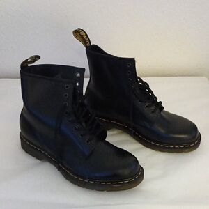 Dr. Martens Men's size 12 Black lace up Boots Rubber Sole